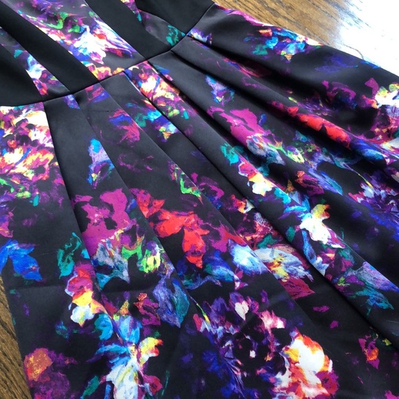 3/$10 Colorblock Pleated Striped Firework Abstract V-Neck Cocktail Dress - Picture 4 of 9